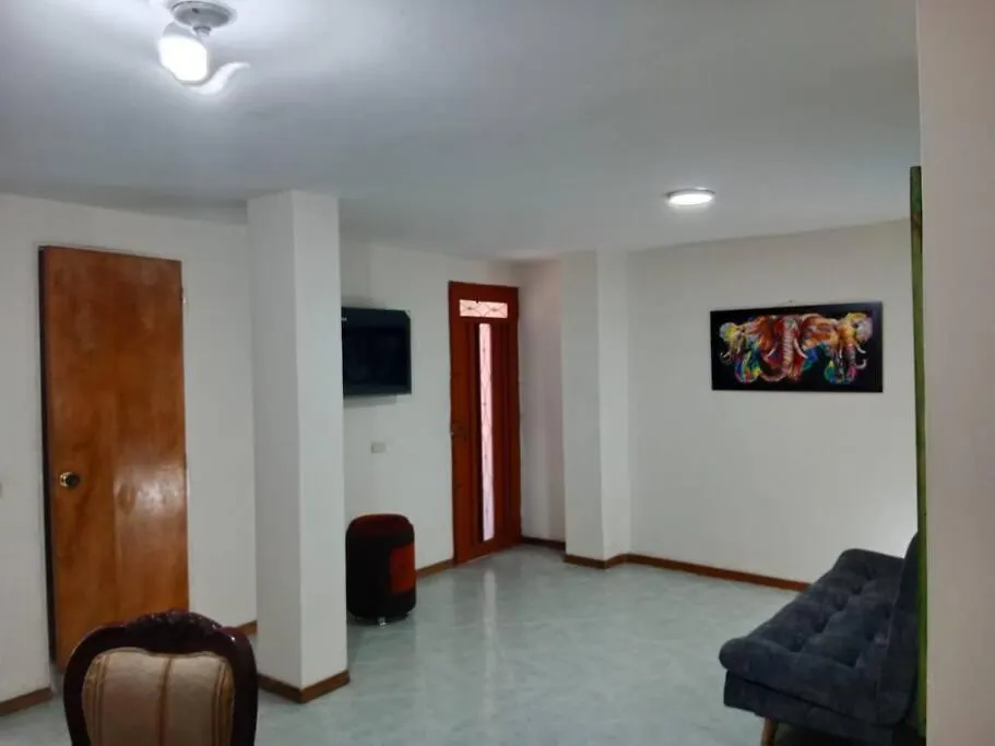 Apartamento Amplia Casa Familiar, Comoda Y Central En Laureles Medellín