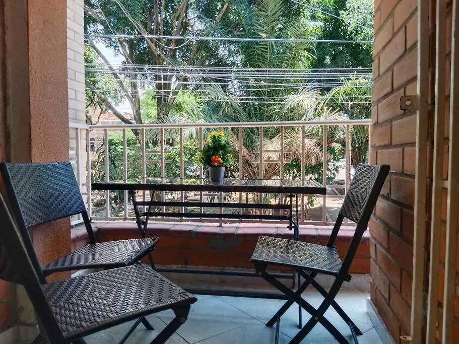 Amplia Casa Familiar, Comoda Y Central En Laureles Medellín Colombia