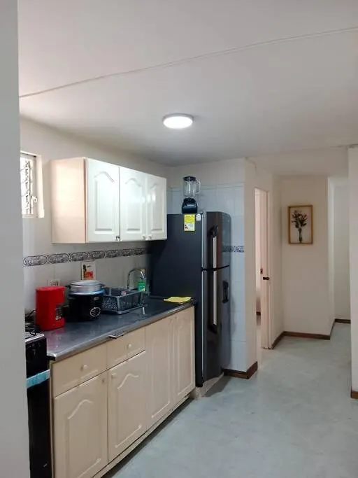 Apartamento Amplia Casa Familiar, Comoda Y Central En Laureles Medellín