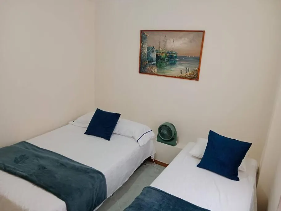 Apartamento Amplia Casa Familiar, Comoda Y Central En Laureles Medellín