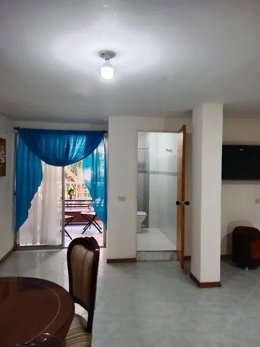 Amplia Casa Familiar, Comoda Y Central En Laureles Medellín