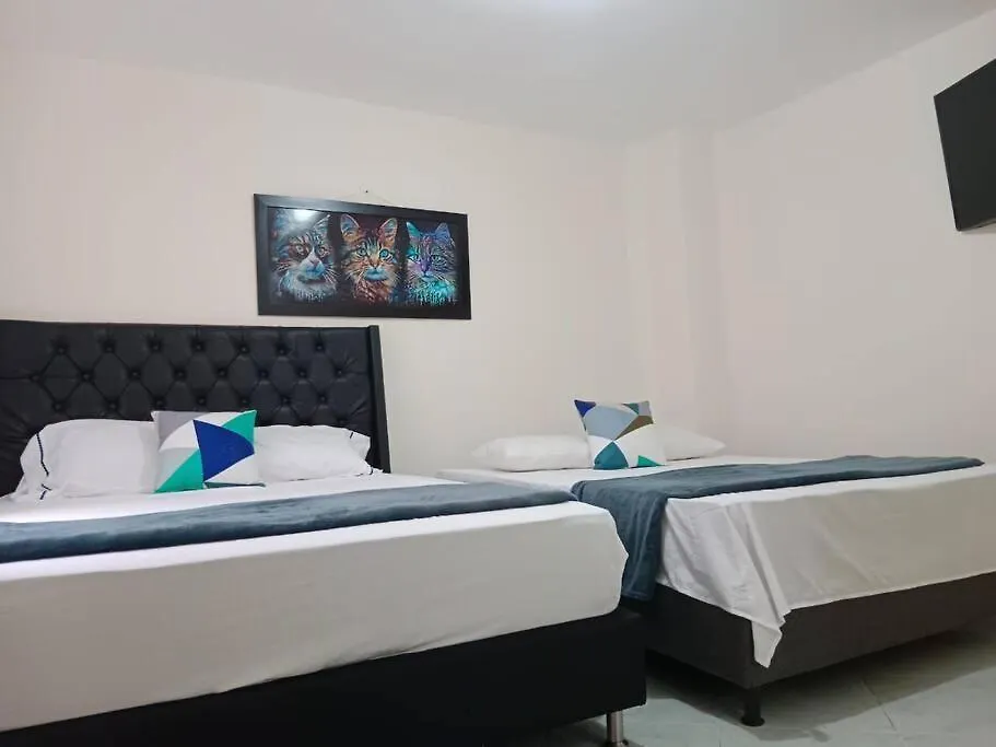 Apartamento Amplia Casa Familiar, Comoda Y Central En Laureles Medellín Colombia