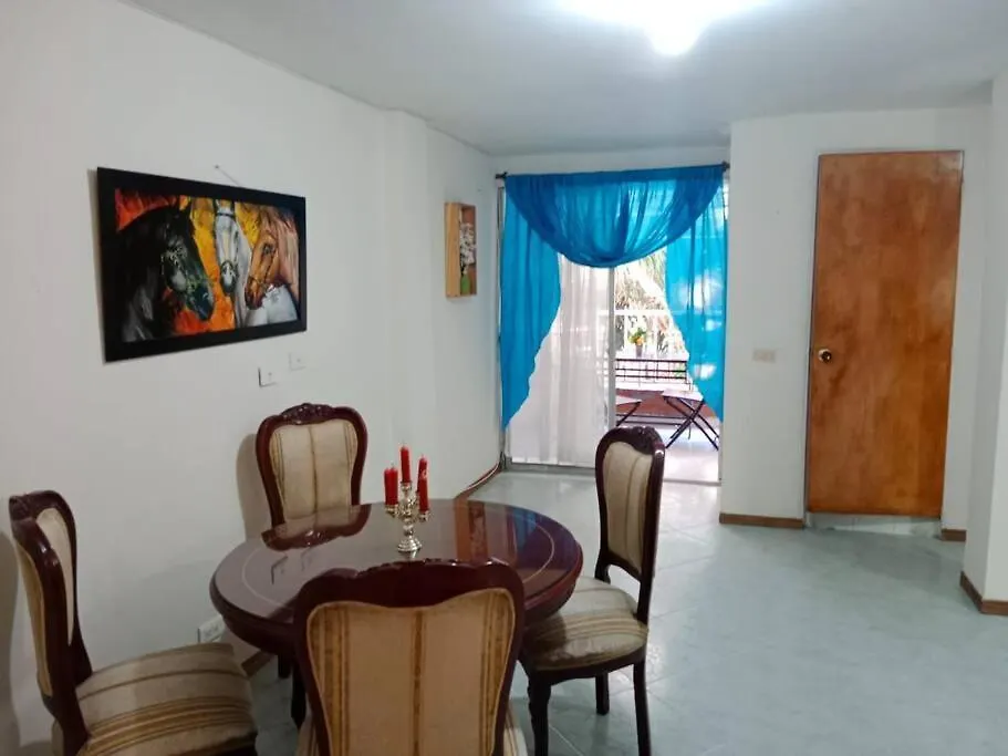 Apartamento Amplia Casa Familiar, Comoda Y Central En Laureles Medellín Colombia