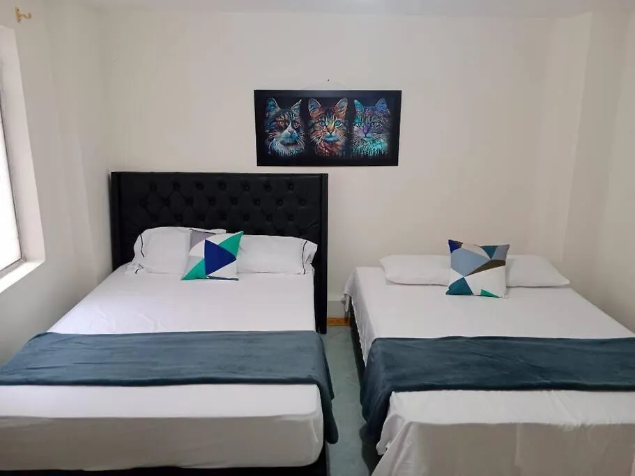Amplia Casa Familiar, Comoda Y Central En Laureles Medellin
